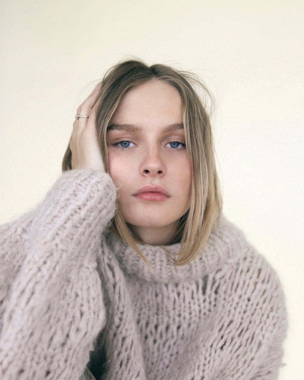 Does Olivia DeJonge Have a Boyfriend? A Complete Insights on Her Dating ...