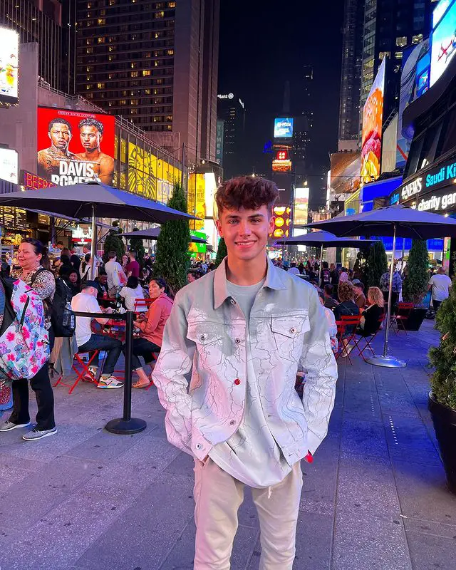 Kyle Thomas TikTok Age Height, Girlfriend & Net Worth